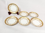 Jogo de 6 Pires de Café em Porcelana Real Borda Decorada com Ouro. Medida: 10,5 cm diametro