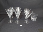 Lote 7 Taças e copos Diversos Modelos em Cristal Lapidado com Folhas. Medida: 1 copo whisky 7 cm x 8,5 cm , 2 taças abertas 9 cm x 13,5 cm e 4 taças vinho 7,5 cm x 15 cm. Todas as peças apresentam  pequenos Bicados