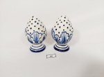 Par de Pinhas em Cerâmica Vitrificada padrão portuguesa pintadas a mao tonalidade Azul e Branca. Medida 10 cm altura s 4 cm diâmetro