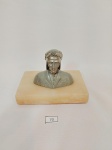 Escultura em Bronze representando Dante com base em marmore. medida 9 cm x 12 cm x 8 cm