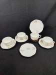 Jogo de 4 xicaras de cafe em porcelana Tcheca  decorada com flores  frios prata 1 xicara esta com pequeno bicado na borda