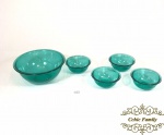 Jogo de 7 peças . saladeira e 6 cumbucas em vidro verde.medida   cumbucas 11 cm de diametro x 4 cm de altura