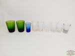 Lote 9 Copos shots e aperitivo   em Cristais / vidros. Medida: Verde 8 cm altura x 6 cm diametro e azul 7 cm altura x 4,5 cm