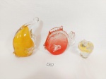3 Enfeites em  vidro padrao muraano Colorido representando elefante e peixes. peixe bicados e elefante faltando pedaço trompa. Medida: peixe 13 cm x 11 e elefante 7 cm