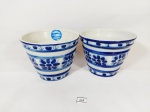 2 vasos cachepout em ceramica  Monte Siao tonalidade azul e branca. Medida  10 cm x 13 cm