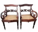 Par de belas e antigas cadeiras pernambucanas em jacarandá , estilo Beranger com assento em palhinha sintética , séc XIX. Med. 52 x 48 x 84 cm alt