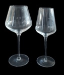Conjunto de 28 taças em cristal da marca francesa FONTIGNAC (marcada na base), constando de : 14 taças de vinho tinto e 14 taças de vinho branco. Med.24 cm alt (vinho tinto)