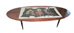 Elegante mesa de centro em madeira nobre , tampo de forma ovalada decorada com painel de ceramicas com figuras típicamente brasileiras , assinada . Brasil anos 50. Med. 1,47 x 61 x 45 cm alt