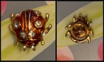 JOANINHA BÉLISSMA - 10X10 MM DOURADO COM PEDRAS INCRUSTADAS UM SHOW MUITO DELICADO