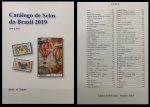 LANÇAMENTO - CATÁLOGO DE SELOS RHM DO BRASIL COMPLETO DO ANO 1643 A 2019 61º EDIÇÃO TOTALMENTE ILUSTRADO BELISSIMO
