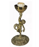 Luminária de mesa esculpida em bronze  representando querubim apoiado em base circular  lavrada e repuxada, Alt. 24, Diam. 12 cm. Este lote encontra-se em Nogueira, Petrópolis.