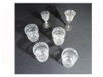 Seis taças em cristal lapidado sendo 4 para aperitivos e 2 para licor. Este lote encontra-se em Nogueira.