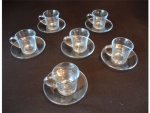 Seis xícaras para café com pires em vidro translúcido, Alt. 6, Diam. 6 cm. Pires, Diam. 10 cm. Este lote encontra-se em Nogueira.