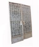 Antiga porta em fer forget, rendada, com a fechadura com 2 folhas, com marcas do tempo, 74 x 215 cada folha. Este lote encontra-se em  Nogueira.