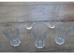 Cinco copos em cristal translúcido sendo  3 para água e 2 para Long Drink, Alt. 20 e 16 cm. Este lote encontra-se em Nogueira, Petrópolis.