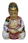 EUROPA - Imponente escultura em porcelana policromada em vibrante ouro representando figura de Buda. Marcas do tempo. Numerada na base. Mede 13 x 9cm.