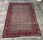 Elegante tapete persa adornado com motivo floral. Usado.Necessita limpeza.  Mede 3x2m.