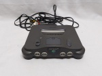 Console Nintendo 64, com cabo, sem controle. Acende a luz, porém não foi testado além disso.