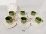 Jogo de 6 Xicaras de Café em ceramica verde e creme.  padrao Oxford ,apresenta manchas e craquele Medida: 6 cm x 5 cm e pires 12 cm diametro