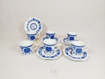 Jogo de 6 xicaras de café e 5 pires em porcelana Polovi decorada Flores Azul e branco. Medida: 6 cm x 5,5 cm e pires 11,5 cm