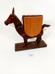 Antiga Cigarreira  De Madeira Antigo Dispensador De Cavalo  Mecânico Funcionado .Medida:19 cm altura x23 cm comprimento