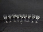 Jogo de 9 taças de aperitivo em cristal lapidação losangulo. Medida: 10,5 cm x 4,5 cm