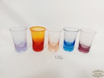 Jogo de 5 copos licor em Vidro Colorido . Medida: 7 cm altura x 4,5 cm diametro