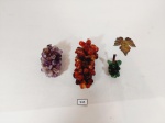 3 Cachos de Uva em pedras Naturais. Medida 5, 12  e 8 cm