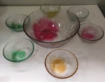 Conjunto de sobremesa com 7 peças em vidro trabalhado em temas florais . Medem: 26 e 12 cm.