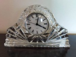 Belíssimo Relógio de mesa em cristal - Marca :  MIKASA . Mede: 21x14 cm