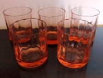 Jogo de 5 copos em vidro cor âmbar . Mede: 10 cm