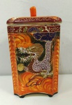 Belíssimo e antigo pote em porcelana japonesa em padrão satsuma - selo vermelho- Marca H  - Mede: 19x12x12 cm
