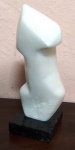 ROBÉRIO BAHIA - Escultura em mármore  representando dorso feminino  . Assinada . Mede: 18 cm 