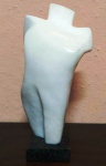 ROBÉRIO BAHIA - Escultura em mármore  representando dorso masculino  . Assinada. Mede: 21 cm