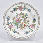Pembroke - Elegante conjunto composto por 24 pratos para sobremesa em cerâmica inglesa ricamente decorado, diâmetro 21 cm.