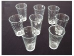 Oito copos em vidro para água lapidação pois. Alt. 14, Diam. 9 cm.