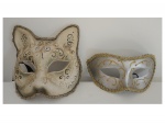 COLECIONISMO - Par de máscaras venezianas, uma representando gato, 17 x 17, 19 x 8 cm.