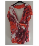 Vestido by Karine Fouvry, Paris em Poliéster, estampado em vermelho e laranja sobre fundo branco, Tam. Europeu 38, Brasil M.