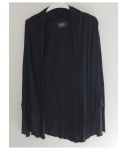 Casaco preto y Bobô em viscose com babado, Tam. M.