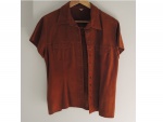 Blusa de manga curta em camurça na cor ferrugem, Tam. G. 