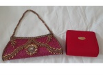 Duas carteiras uma vermelha by Christian Dior e outra bordada com pedrarias sobre fundo pink.