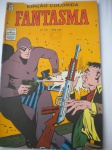 HQ - FANTASMA - - EDIÇÃO COLORIDA - Nº 142 - Agosto de 1968 - Editoram RGE - Formato americano <<<<< Aventura: OS ADORADORES DO FOGO FRIO >>>>> Revista em ótimo estado de conservação, contendo 36 páginas, em cores. OBS. 1 micro furo de cupim - Leve perda na borda superior da capa. Veja a imagem. 