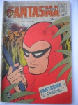 HQ - FANTASMA - Nº 77 - Sem data - Editora RGE - Formato americano <<<<< Aventura: O CANTOR >>>>> Revista em bom estado de conservação, contendo 52. OBS. Lombada levemente deitada e com pequenos cortes sem perdas. Leve esfolamento na borda superior da capa. Assinatura na capa. Dois micro furos de cupim.