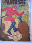 HQ - FANTASMA - Nº 79 - Sem data - Editora RGE - Formato americano <<<<< Aventura MISSÃO SECRETA >>>>> Revista em bom estado de conservação, contendo 52 páginas. OBS. 1 cm de caminho de traça. Esfolamento com perda junto a borda direita. Assinatura na capa. Veja imagem. 