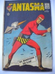 HQ - FANTASMA - Nº 81 - Sem data - Editora RGE - Formato americano <<<<< Aventura OS BANDIDOS DA ILHA >>>>> Revista em bom estado de conservação, contendo 52 páginas. OBS. Três micro furos de cupim. 1 cm de caminho de traça. 