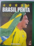 Livro - BRASIL PENTA 1958 - 1962 - 1970 - 1994 - 2002 <<<<< HISTÓRIA DAS COPAS - DICIONÁRIO DOS CRAQUES - CORÉIA-JAPÃO 2002 - 1ª  Edição - Autor Edgardo Martolio - Editora Caras - Capa Dura - Formato 21 X 27 cm - Muito bom estado de conservação, contendo 492 páginas, em cores, ricamente ilustrado. 