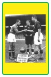 Poster: COPA DO MUNDO 1938 - COUP DU MONDE 1938 - (Cumprimento entre capitaes de seleções) - Formato 20 cm X 30 cm - Reprodução fotográfica de poster publicado nos Estados Unidos em 2018. Ótimo estado de conservação.