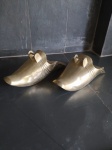 Objeto Decorativo - ANTIGO PAR DE ESTRIBOS MASCULINO no formato de sapata em metal dourado - #-5 - Medidas: 23 X 8 X 7 cm. 