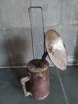 Objeto Decorativo - ANTIGA CAMBONA DE FERRO ESTANHADO - Utilizada para iluminar trens de ferro - Não testado - #-10 - Bom estado de conservação. 