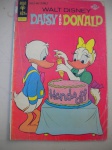HQ - DAISY and DONALD - (Margarida e Donald) - WALT DISNEY - Nº 9 - Março de 1975 - Editora Gold Key - Formato americano <<<<< PUBLICAÇÃO AMERICANO NO IDIOMA INGLÊS >>>>>> Revista em bom estado de conservação, contendo 36 páginas, em cores. OBS. Leves marcas de dobras na capa.